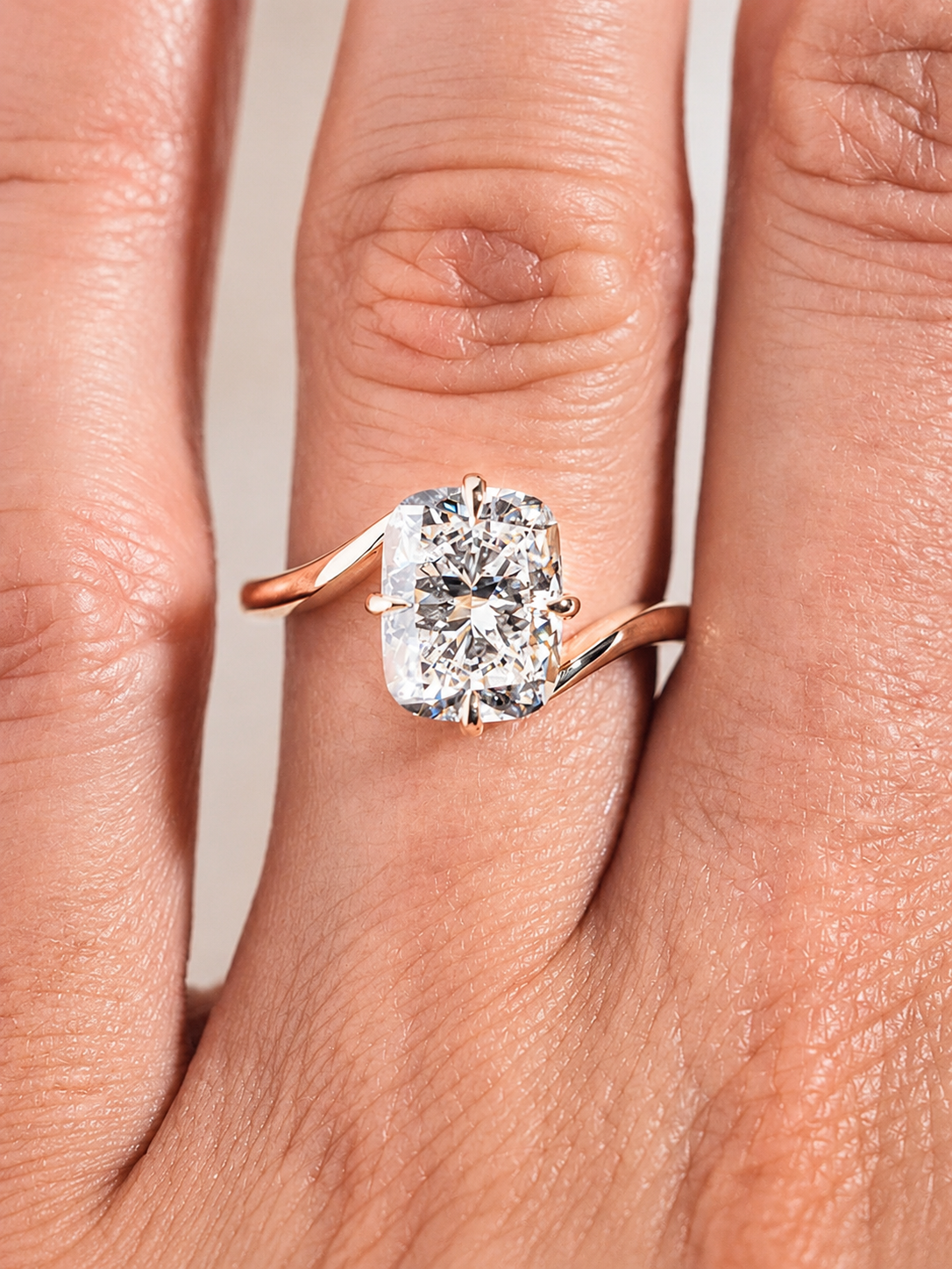 PAEDYN | Elongated Cushion Cut Bypass Band