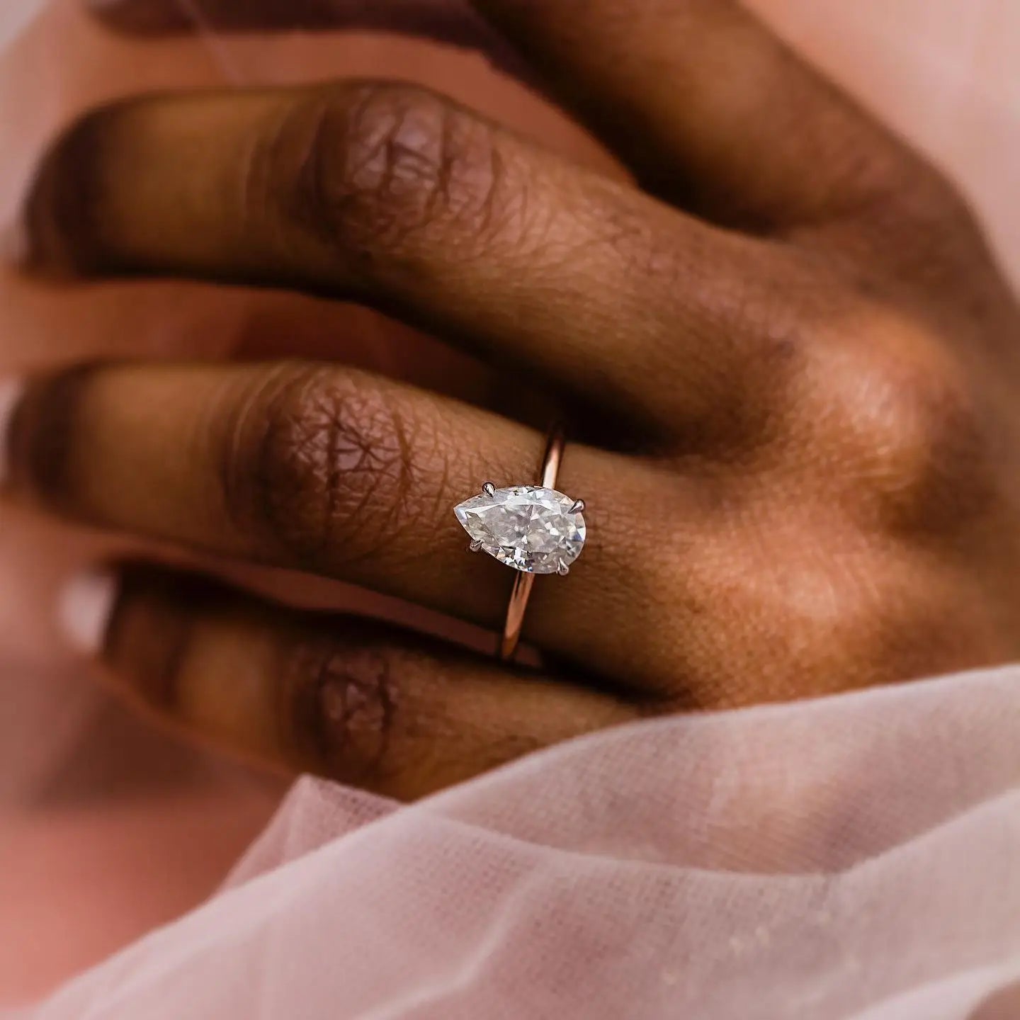 GISLA | Moissanite 2.35 Carat Crushed Ice Hybrid Pear Bague 14k Gold Solitaire Ring