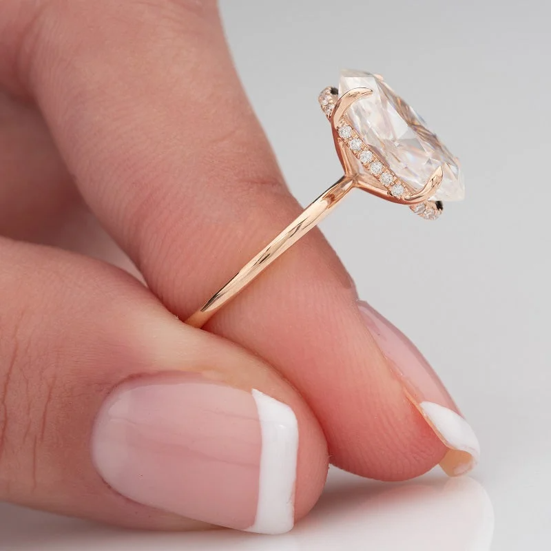 JAE | 6 Carat Crushed Ice Oval Cut