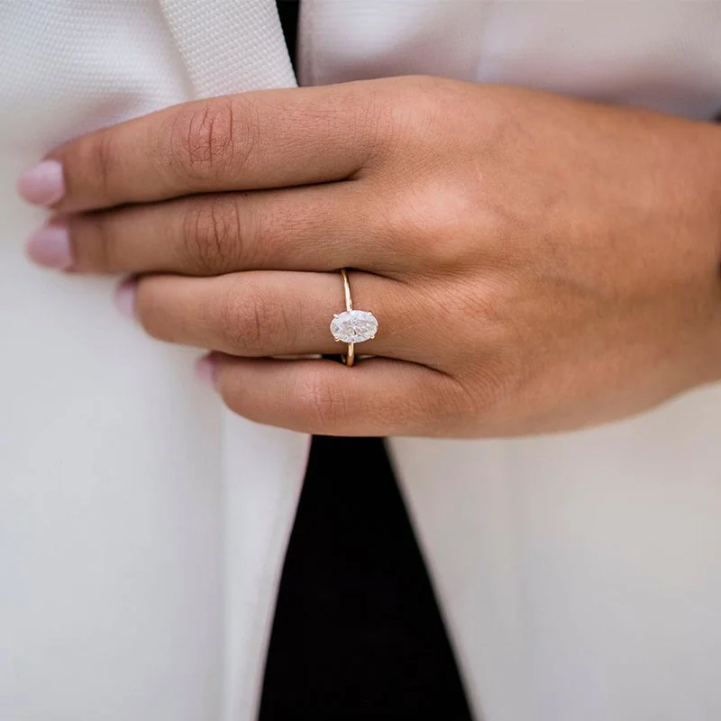 DRIFA | Oval Solitaire Moissanite Engagement Ring