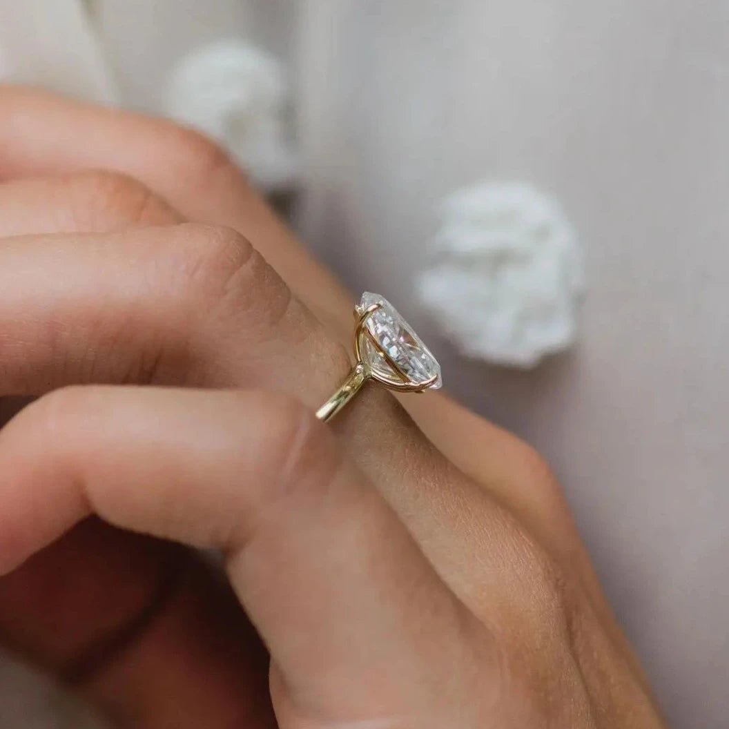 ASTRID | 3 Carat Crushed Ice Hybrid Oval Cut Moissanite Solitare - Kalyn & Co.