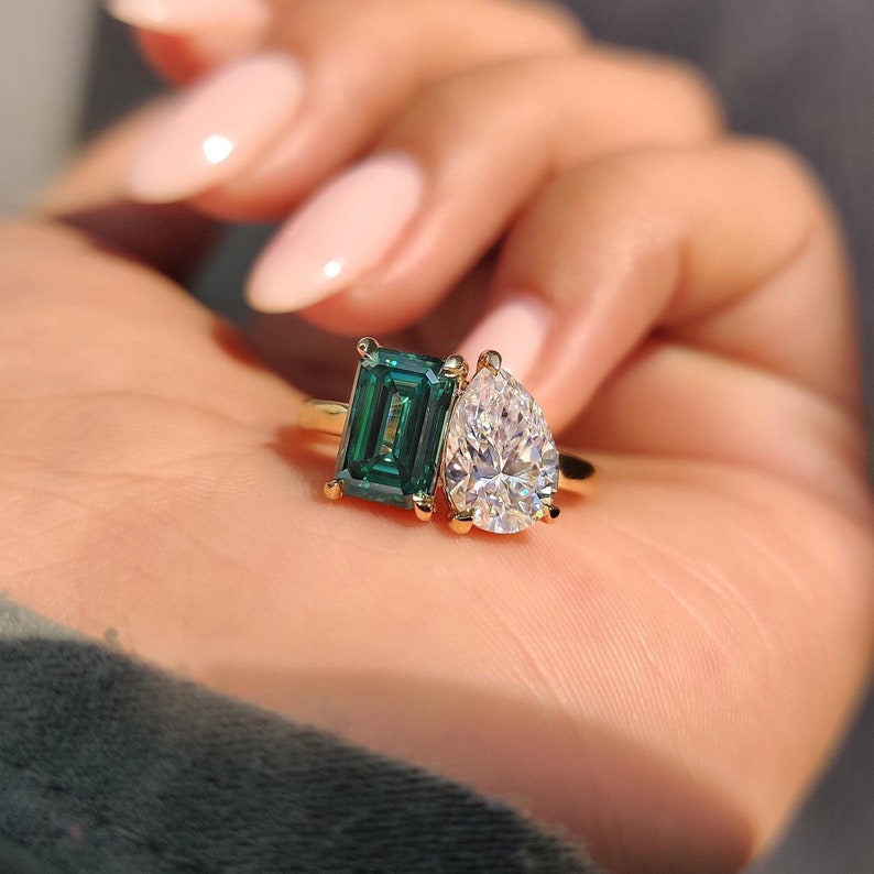 LYDIA | 2 Carat Toi Et Moi Green Emerald Cut & Pear Cut