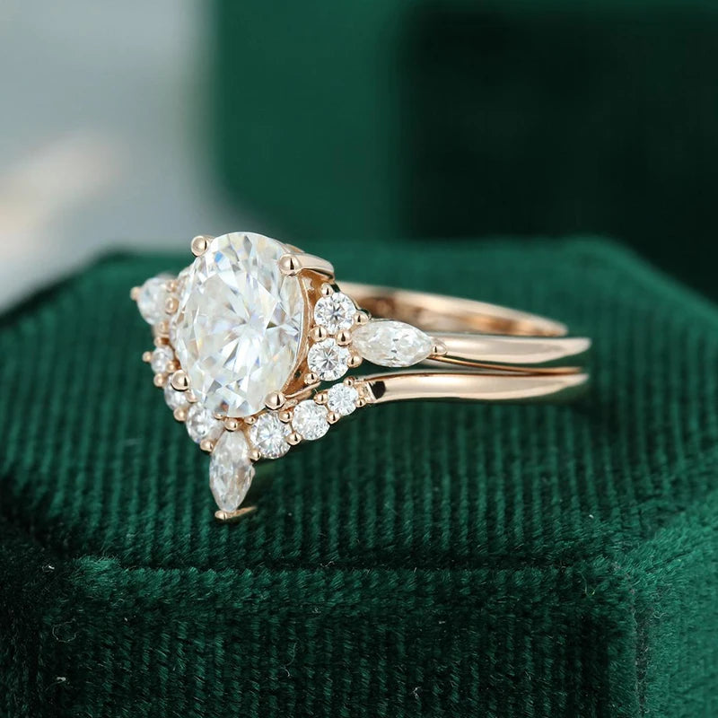 TOVE | Antique Oval Cut Moissanite Bridal Set