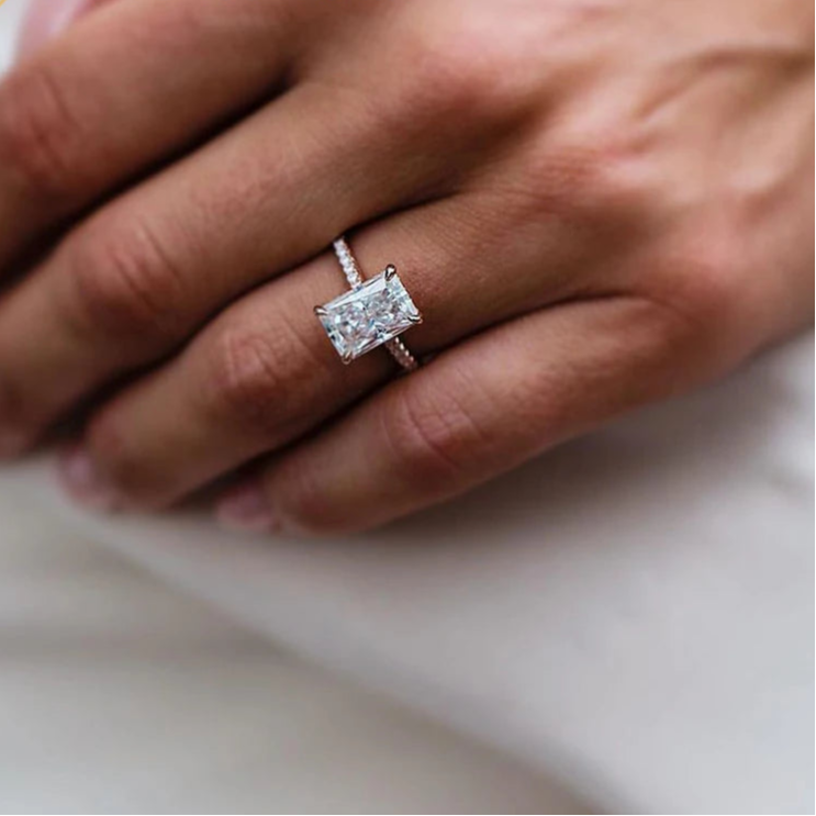 IDUN | 3carat Crushed Ice Elongated Radiant Cut Pavé