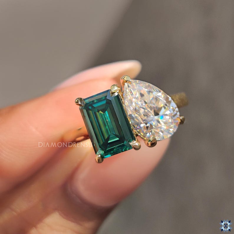 LYDIA | 2 Carat Toi Et Moi Green Emerald Cut & Pear Cut