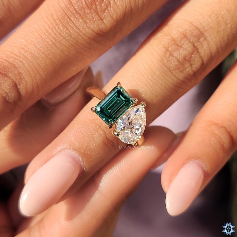 LYDIA | 2 Carat Toi Et Moi Green Emerald Cut & Pear Cut