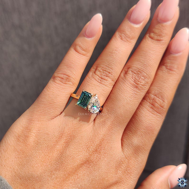 LYDIA | 2 Carat Toi Et Moi Green Emerald Cut & Pear Cut